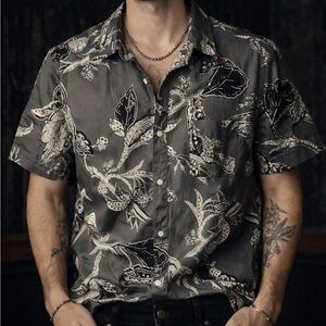 H&M Men’s Tropical Print Button Up Shirt Small Resort Spring